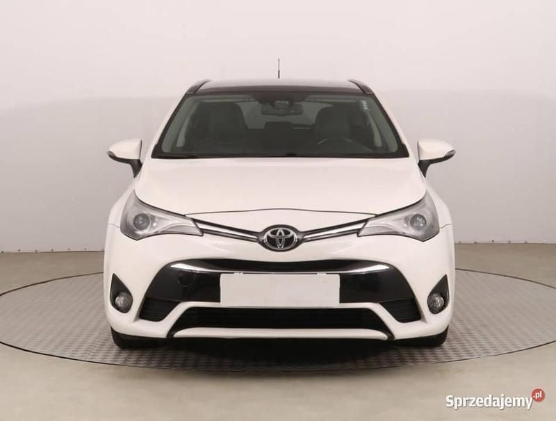 Biały Używany 2015 Toyota Avensis Kombi | 37 999 zł (Uczciwa cena) - Obraz 1/4