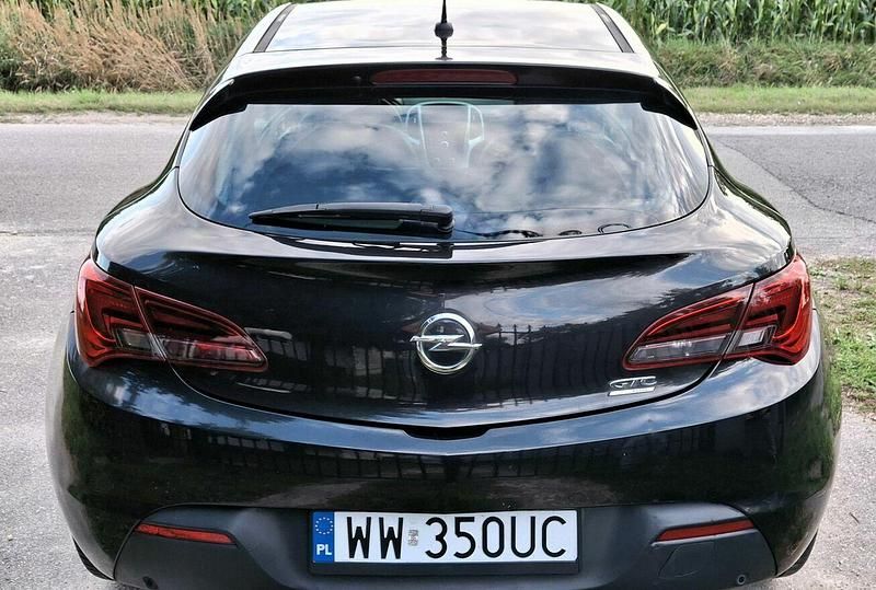 Używany Opel Astra GTC Innovation 2011 Czarny Hatchback