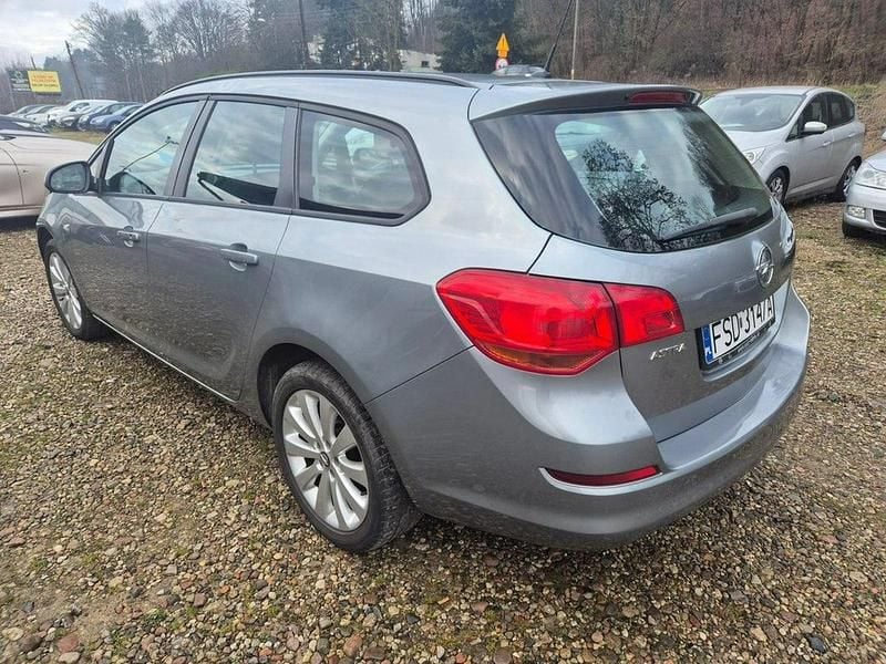 Używany Opel Astra 100 KM (73 kW) 2011 Szary (metalik) Kombi
