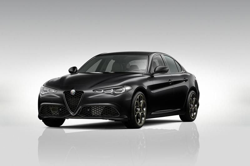 Lakier metalizowany czarny volcano black Nowe 2025 Alfa Romeo Giulia Sedan/Limuzyna | 224 720 zł (Uczciwa cena) - Obraz 1/3