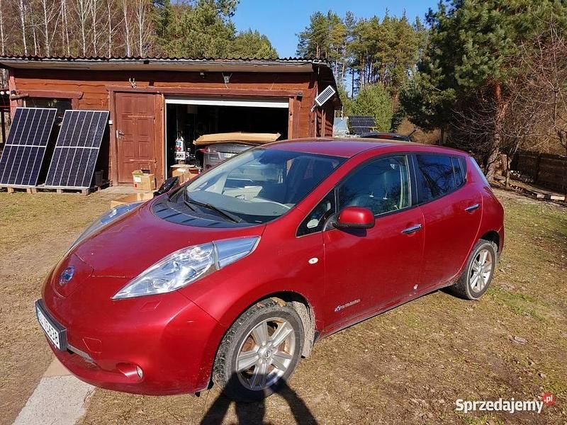 Czerwony Używany 2013 Nissan Leaf Hatchback | 16 900 zł (Uczciwa cena) - Obraz 1/4