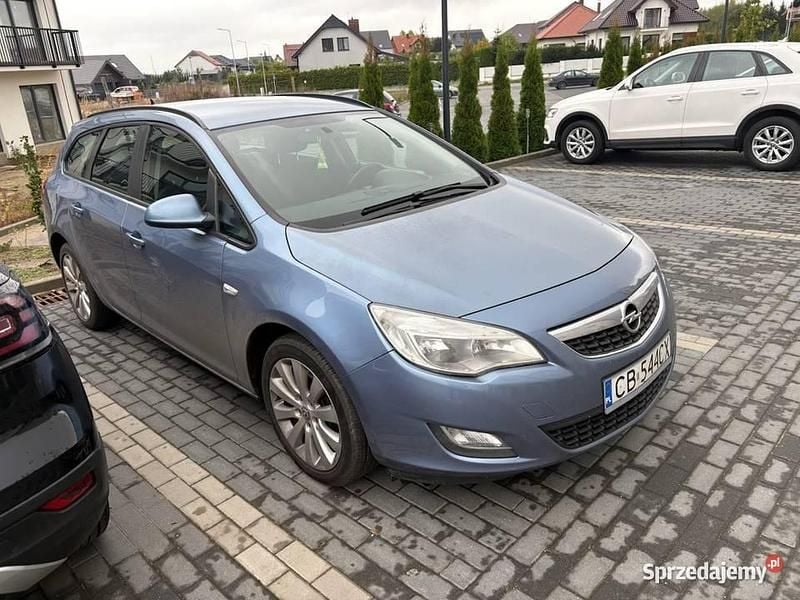 Niebieski Używany 2010 Opel Astra Kombi | 14 800 zł (Dość drogi) - Obraz 1/4