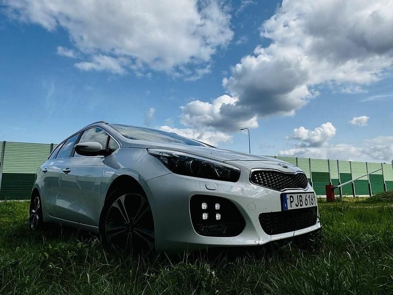 Biały Używany 2017 Kia Ceed GT-Line Kombi | 39 999 zł (Dość drogi) - Obraz 1/4