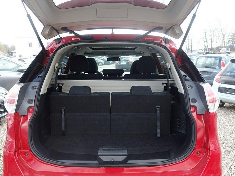 Używany Nissan X-Trail 131 KM (96 kW) 2016 Czerwony SUV