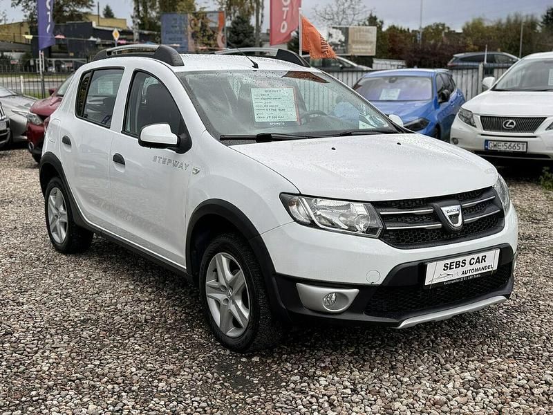 Używany Dacia Sandero Stepway 90 KM (66 kW) 2014 Biały (metalik) Hatchback