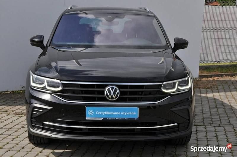 Czarny Używany 2021 VW Tiguan SUV | 109 900 zł (Dość drogi) - Obraz 1/4