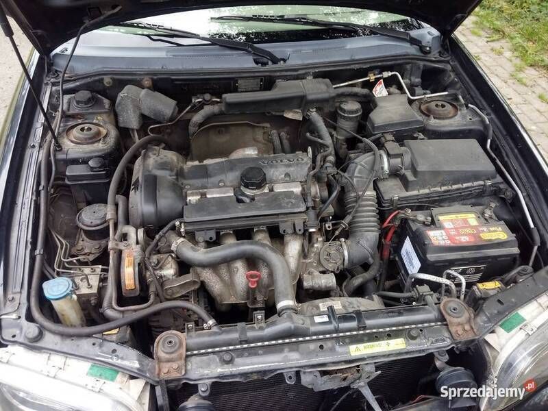 Czarny Używany 2002 Volvo V40 Kombi | 3600 zł - Obraz 1/4