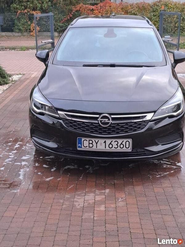 Używany Opel Astra 2018 Czarny Kombi