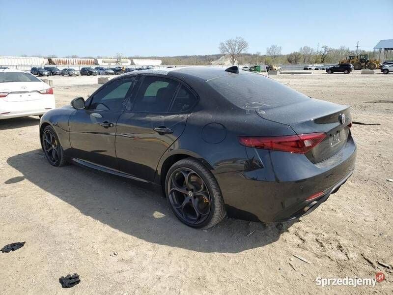 Używany 2017 Alfa Romeo Giulia Ti | 58 000 zł (Uczciwa cena) - Obraz 1/4