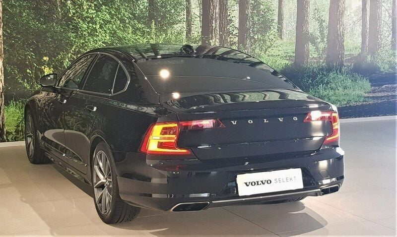 Używany Volvo S90 320 KM (235 kW) 2017 Czarny Sedan/Limuzyna