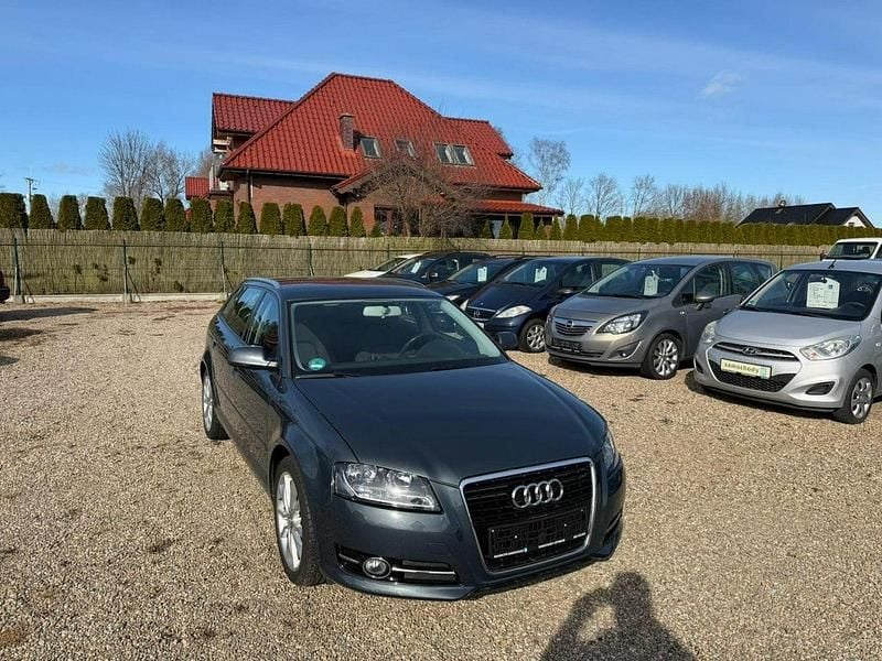 Używany Audi A3 Sportback 140 KM (102 kW) 2012 Niebieski (metalik) Hatchback