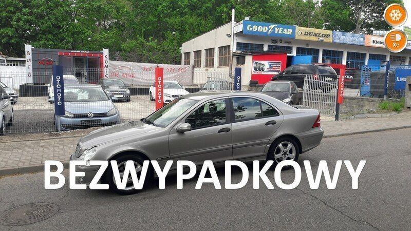 Złoty Używany 2004 Mercedes C220 Sedan/Limuzyna | 9300 zł - Obraz 1/4