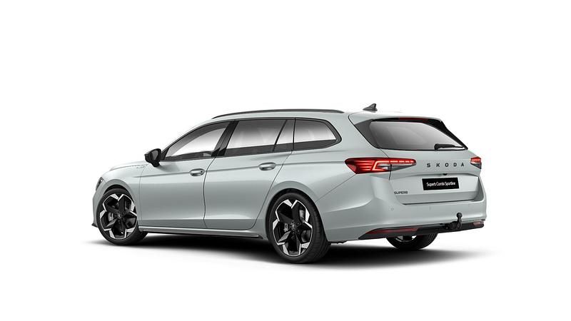 Srebrny pebble metalizowany Nowe 2026 Skoda Superb SportLine Kombi | 238 000 zł (Drogi) - Obraz 1/3