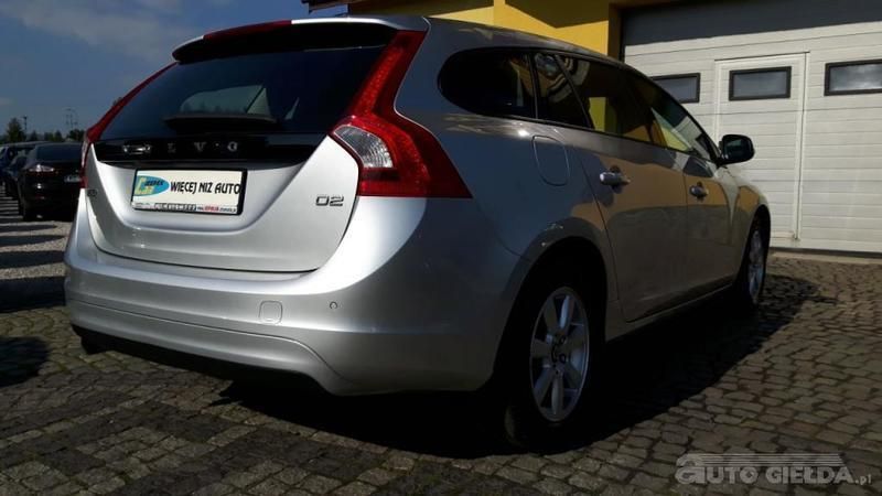 Używany Volvo V60 114 KM (83 kW) 2013 Srebrny metalik Kombi