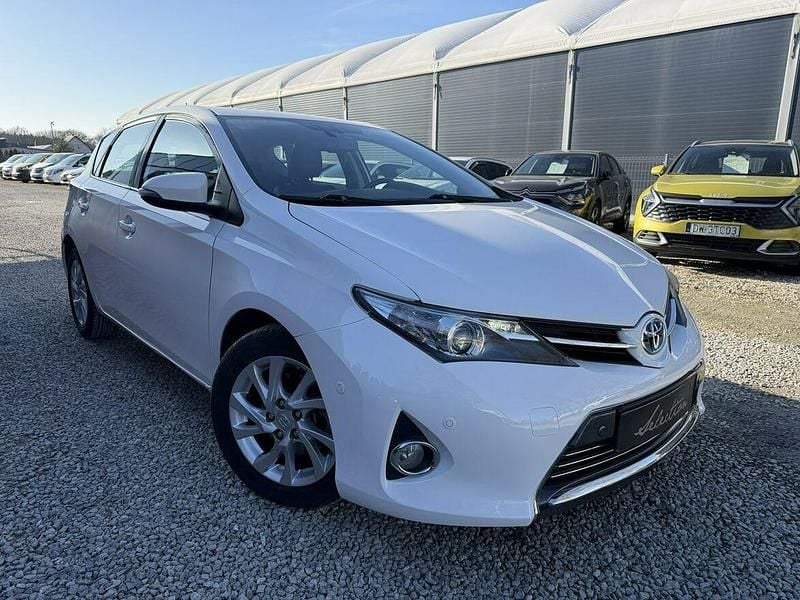 Używany Toyota Auris 2013 Biały Hatchback