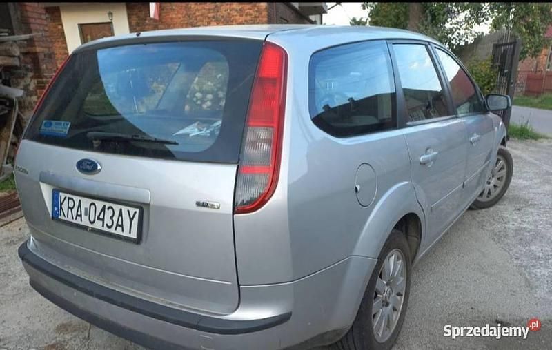 Używany Ford Focus 2007 Srebrny Kombi