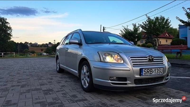 Srebrny Używany 2006 Toyota Avensis Kombi | 8500 zł (Uczciwa cena) - Obraz 1/4