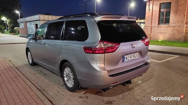 Używany 2017 Toyota Sienna XLE Minivan | 150 000 zł - Obraz 1/4