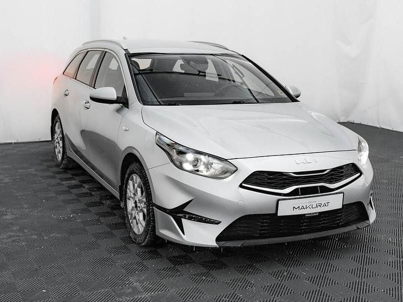 Używany Kia Ceed 160 KM (117 kW) 2022 Srebrny Hatchback
