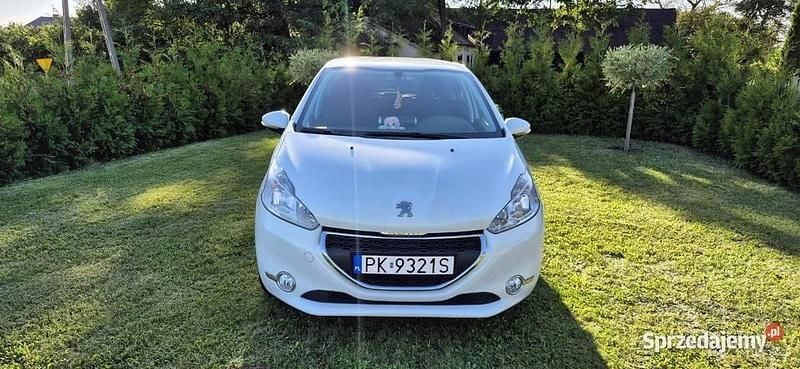 Biały Używany 2014 Peugeot 208 Hatchback | 21 500 zł (Uczciwa cena) - Obraz 1/4