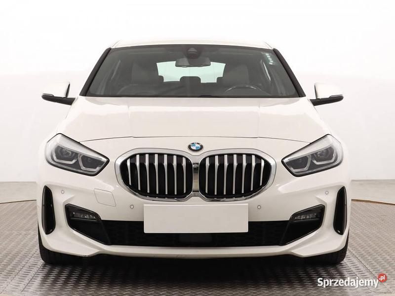 Biały Używany 2020 BMW 118 Hatchback | 91 999 zł (Drogi) - Obraz 1/4