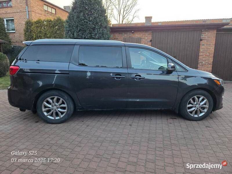 Używany 2018 Kia Sedona 2 Minivan | 65 000 zł - Obraz 1/4