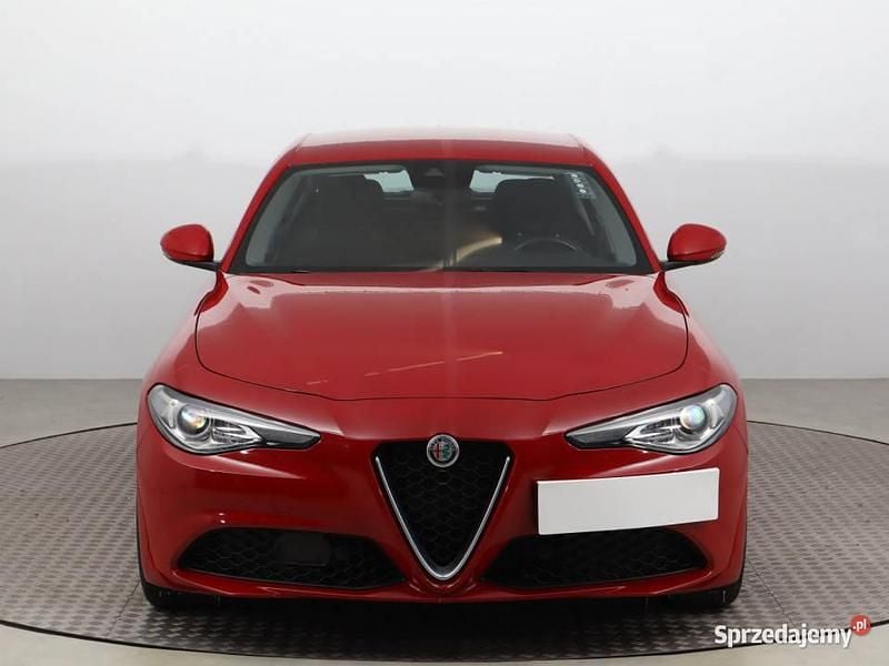 Używany Alfa Romeo Giulia 280 KM (205 kW) 2020 Czerwony Sedan/Limuzyna