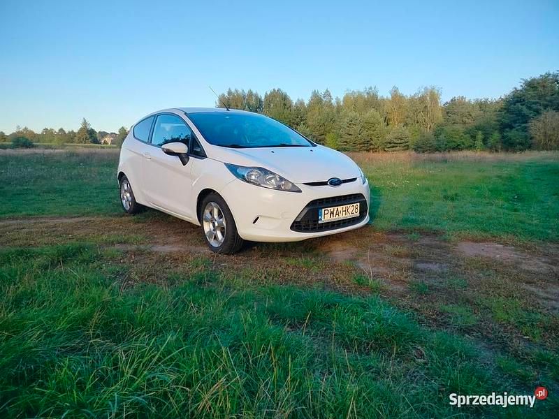 Biały Używany 2012 Ford Fiesta Hatchback | 8200 zł (Dobra cena) - Obraz 1/4