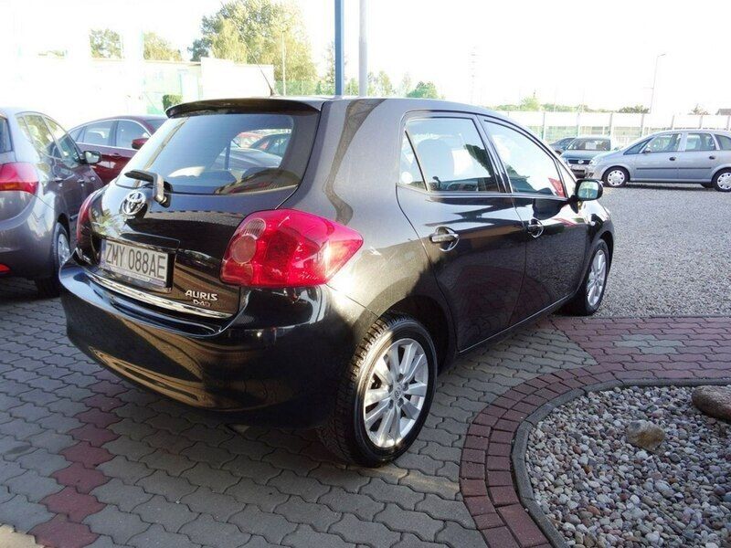 Używany Toyota Auris 126 KM (92 kW) 2006 Czarny Hatchback