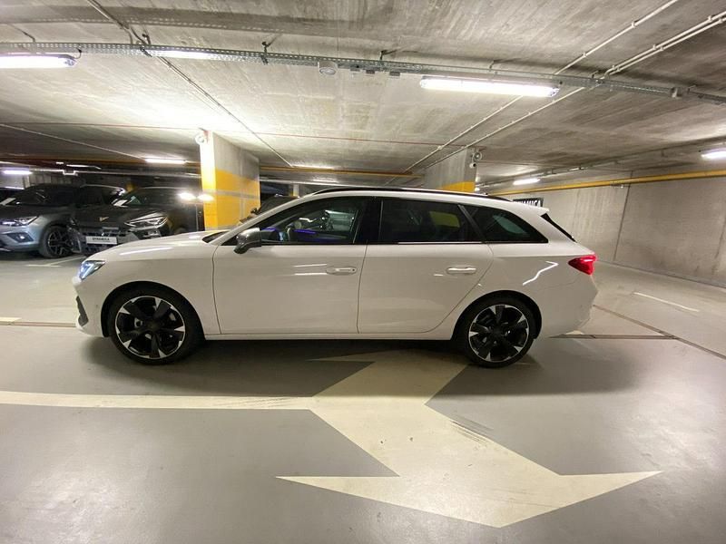 Używany Cupra Leon 150 KM (110 kW) 2024 Biały Sedan/Limuzyna