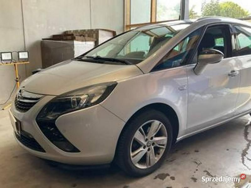 Srebrny Używany 2016 Opel Zafira Minivan | 35 200 zł - Obraz 1/4