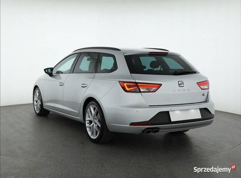 Używany Seat Leon 2016 Srebrny Kombi