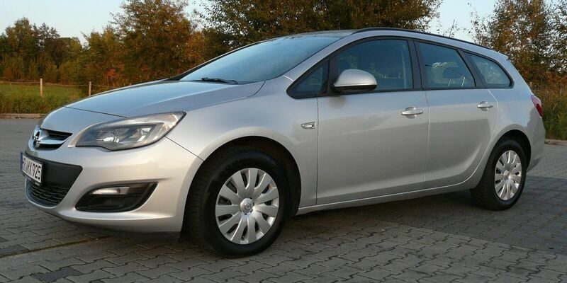 Srebrny Używany 2016 Opel Astra Active Kombi | 26 000 zł (Super Cena) - Obraz 1/4