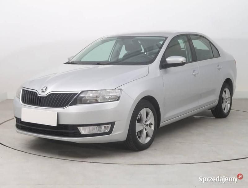 Używany Skoda Rapid 90 KM (66 kW) 2016 Srebrny Hatchback