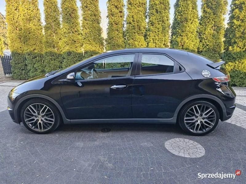 Używany Honda Civic 140 KM (102 kW) 2011 Czarny Hatchback