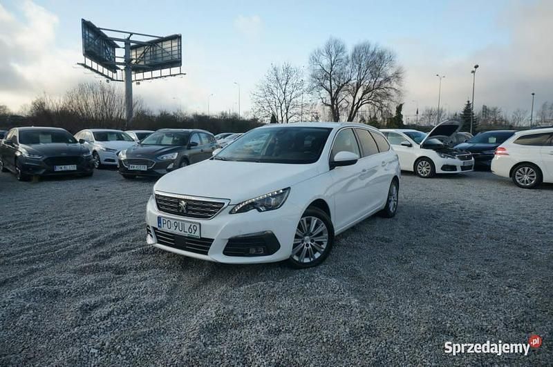 Biały Używany 2021 Peugeot 308 Allure Kombi | 44 500 zł (Uczciwa cena) - Obraz 1/4