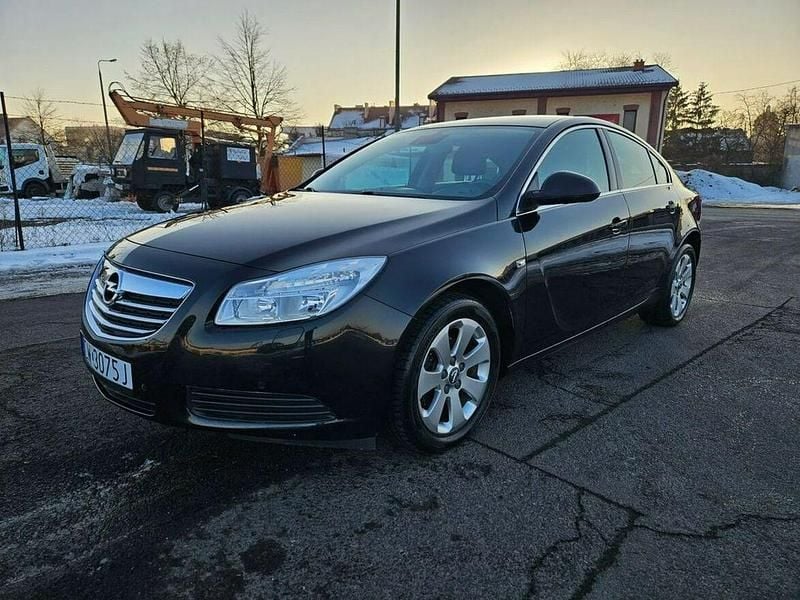 Używany Opel Insignia 115 KM (84 kW) 2010 Czarny Sedan/Limuzyna