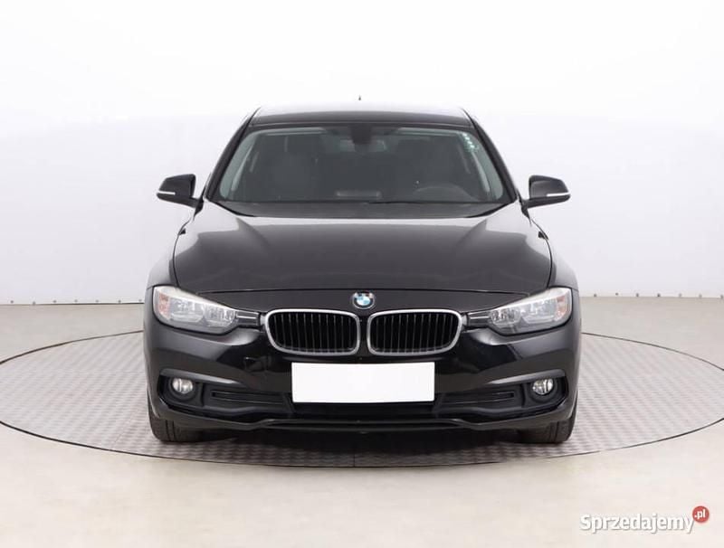 Czarny Używany 2017 BMW 318 Kombi | 42 999 zł (Uczciwa cena) - Obraz 1/4