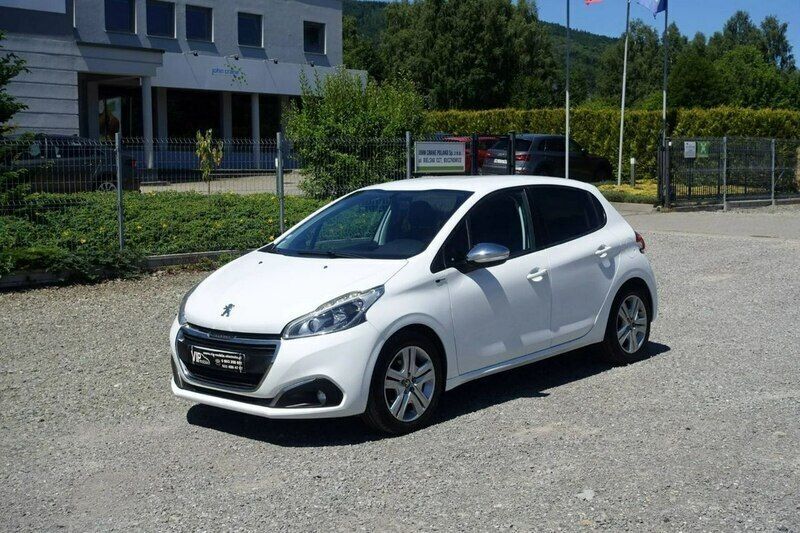 Biały Używany 2016 Peugeot 208 Style Hatchback | 22 800 zł (Dobra cena) - Obraz 1/4