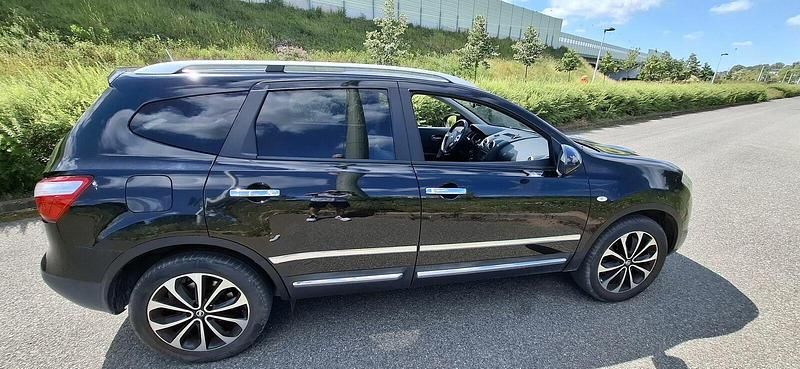 Czarny Używany 2011 Nissan Qashqai +2 SUV | 32 000 zł (Dość drogi) - Obraz 1/4