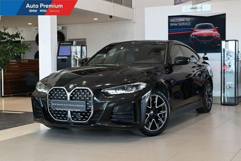 Czarny (metalik) Używany 2022 BMW 418 Coupe | 172 900 zł - Obraz 1/4