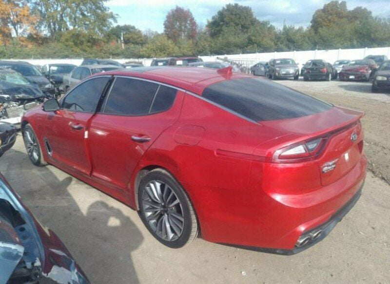 Używany Kia Stinger Premium 255 KM (187 kW) 2019 Czerwony Hatchback