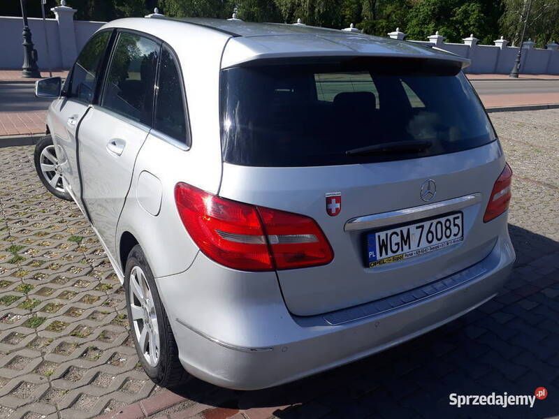 Używany Mercedes A180 2012 Srebrny Kombi