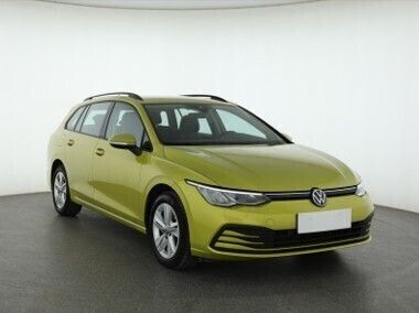 Złoty Używany 2021 VW Golf VIII Kombi | 74 999 zł (Uczciwa cena) - Obraz 1/4