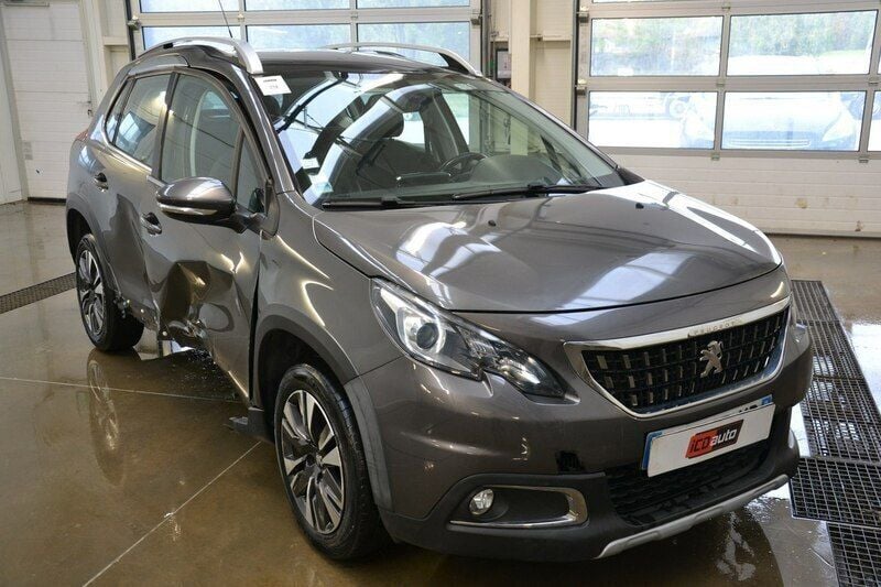 Szary Używany 2018 Peugeot 2008 SUV | 13 500 zł - Obraz 1/4