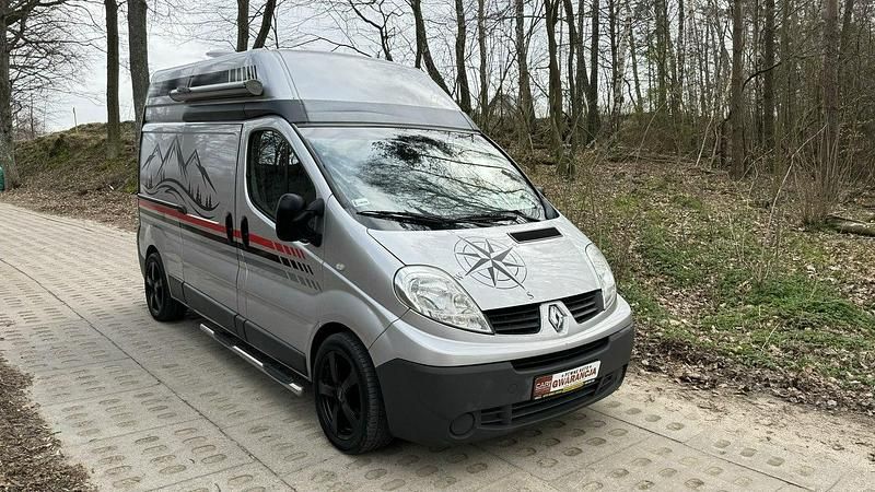 Używany Renault Trafic 115 KM (84 kW) 2010 Srebrny Minivan