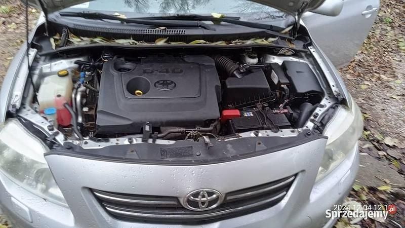 Używany Toyota Corolla Luna 2009 Srebrny Sedan/Limuzyna