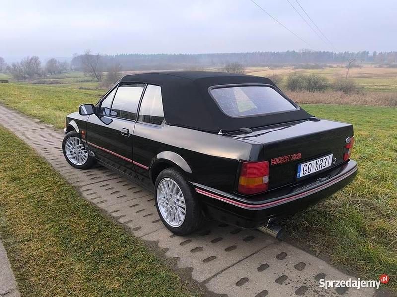Używany Ford Escort Cabriolet 1989 Czarny Kabriolet