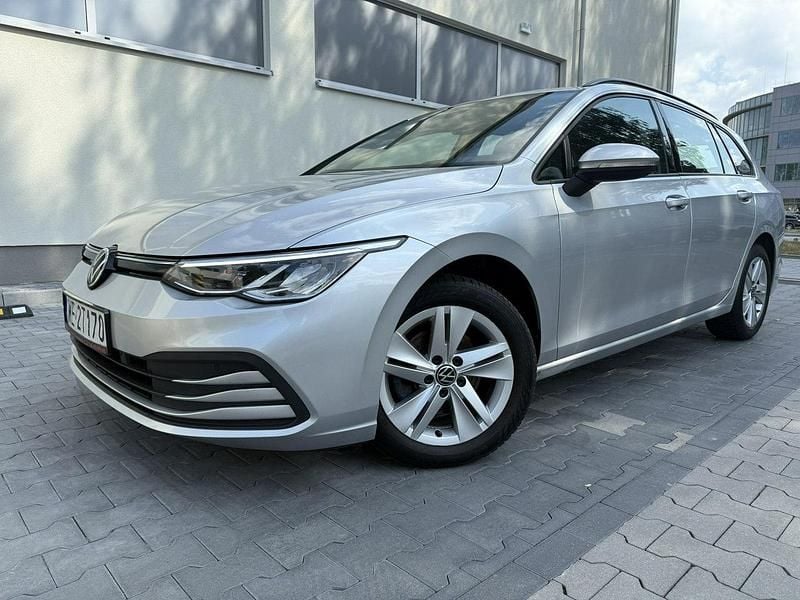 Srebrny (metalik) Używany 2021 VW Golf VIII Kombi | 59 990 zł (Uczciwa cena) - Obraz 1/4