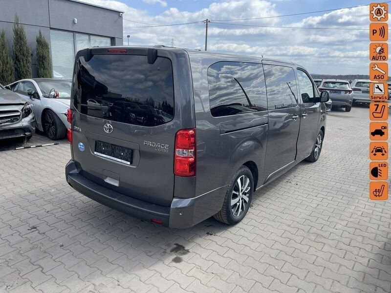 Grafitowy (metalik) Używany 2023 Toyota Proace Verso Kombi | 149 900 zł - Obraz 1/4